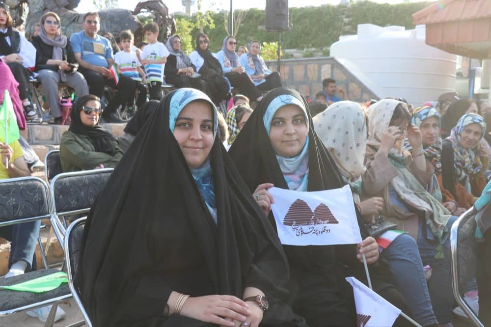 دومین همایش بزرگ دوقلوها و چندقلوهای سیرجانی برگزار شد