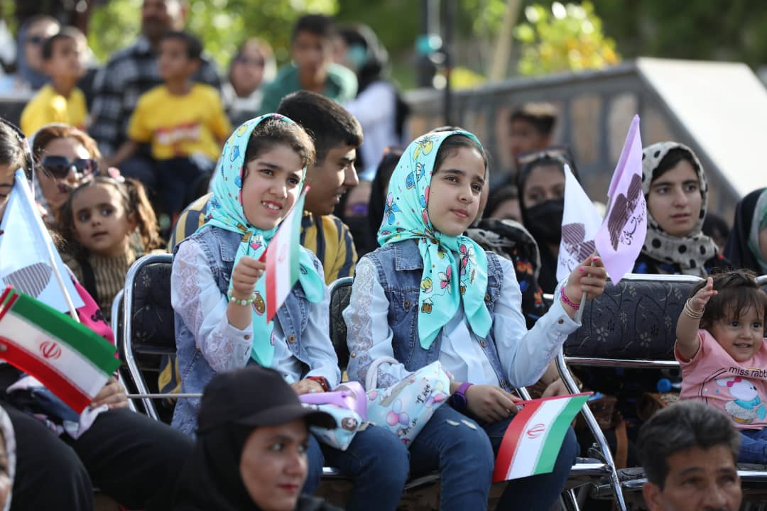 دومین همایش بزرگ دوقلوها و چندقلوهای سیرجانی برگزار شد