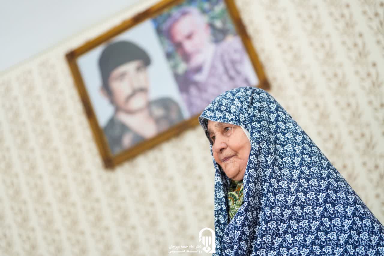 امام جمعه سیرجان به دیدار خانواده شهدا رفت